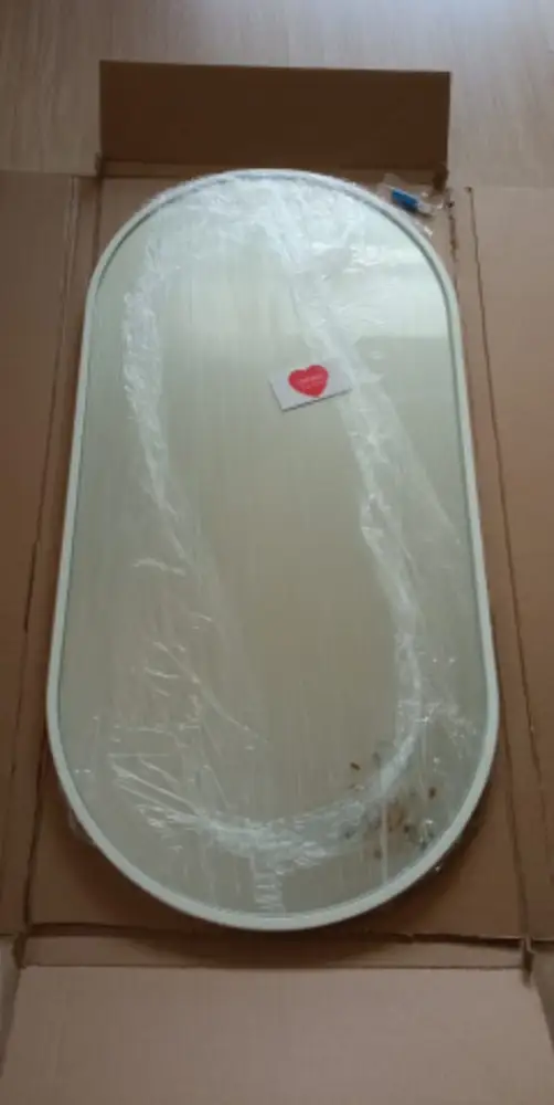 Отличное зеркало. Пришло целое. Легко вписалось в интерьер. Давно такое искала. Правда крепление пришлось поставить своё, то что шло в комплекте оказалось слабым для данного зеркала.