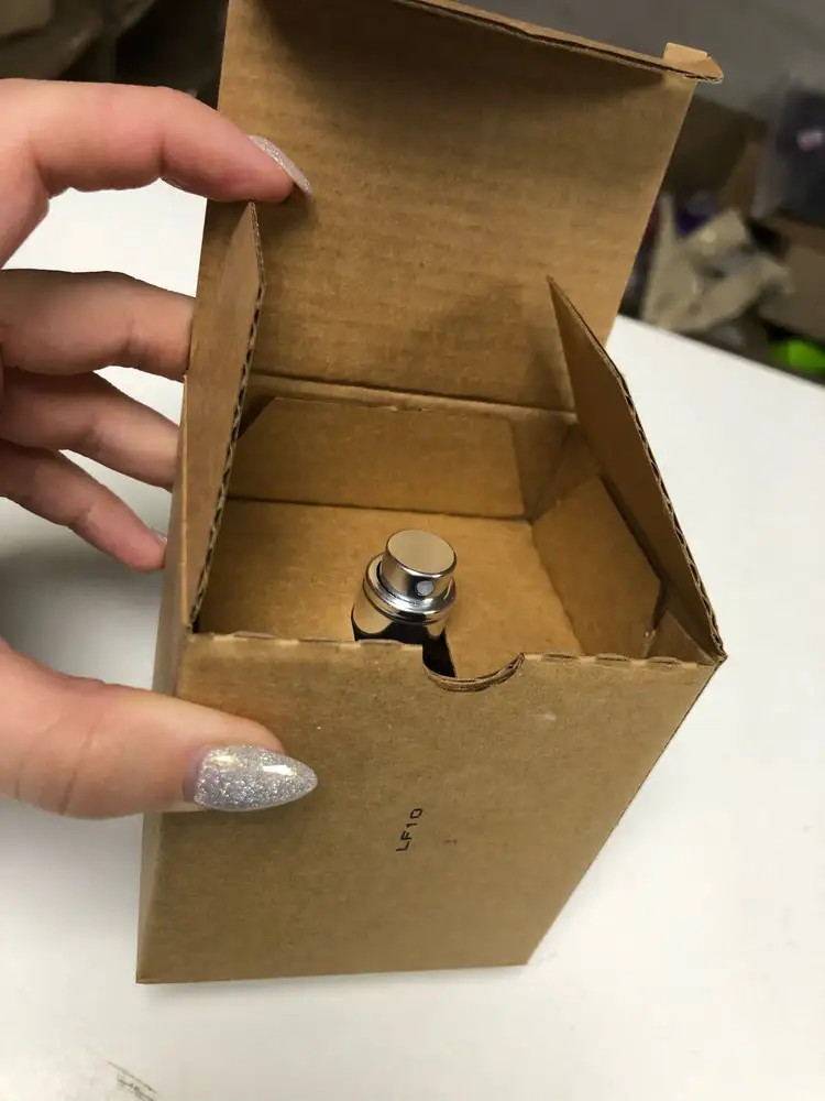 Вместо колонки пришёл парфюм!!!! Это что ????? Ещё и 100₽ за обратную доставку сняли!!!!!!!🤬😡