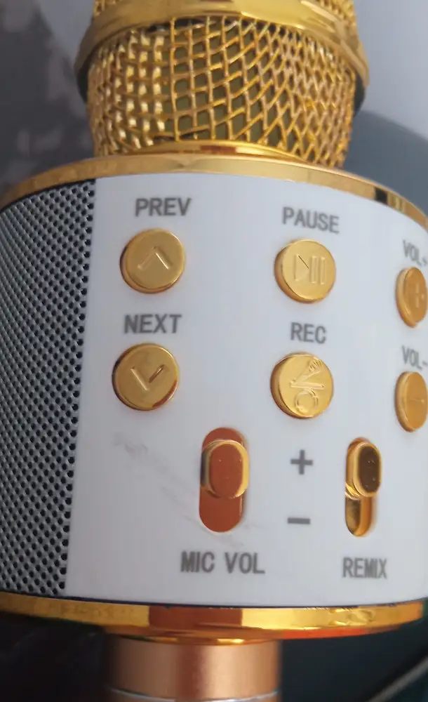 Пришёл поцарапанный, думала грязь, оказывается царапина, неприятно, хорошо не в подарок, поэтому взяла! Хлюпенький какой-то, такие можно на базах за 350 р. взять, по фото казался крепким и тяжёлым, в реале не очень!!! ((((