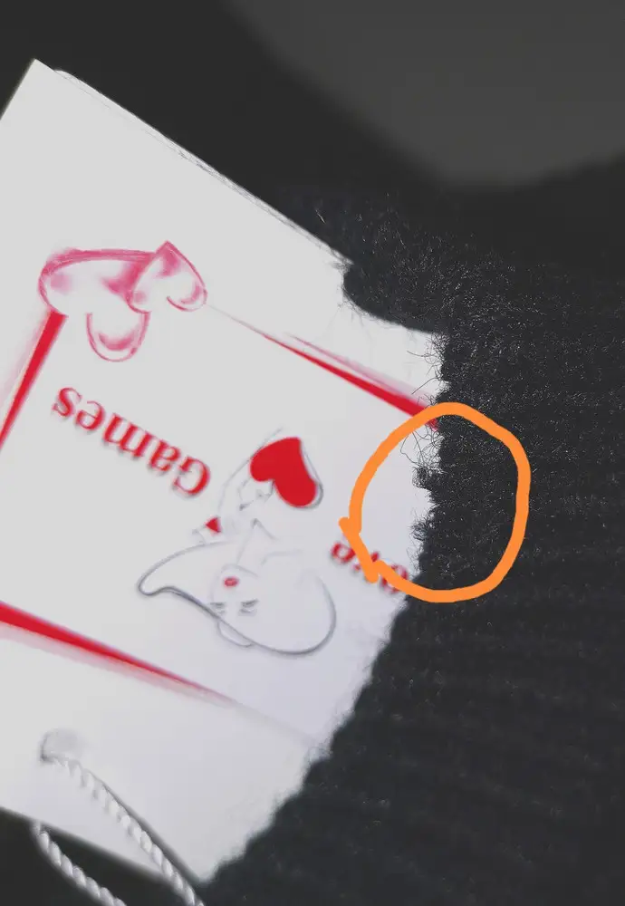 Джкмпер очень понравился, но по горловине спереди порвана и немного уже распустилась петля. Хорошо, что увидела при получении, даже не примеряла. Поэтому возврат.