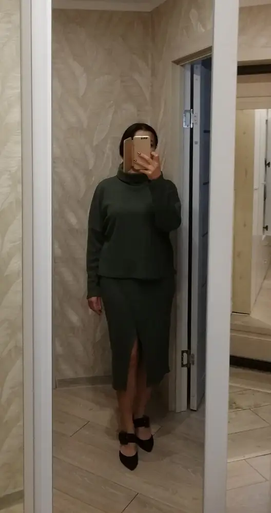 Костюм хорошего качества, сел отлично. Но на юбке брак обнаружила, буду перезаказывать