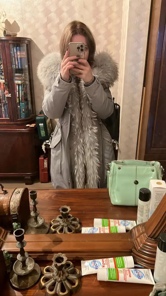 Парка супер все сделано просто класс, пошив модель, качество фурнитуры да затакте небольшие деньги 😻😻😻😻теплая удобная мягкая😻размер соответствует