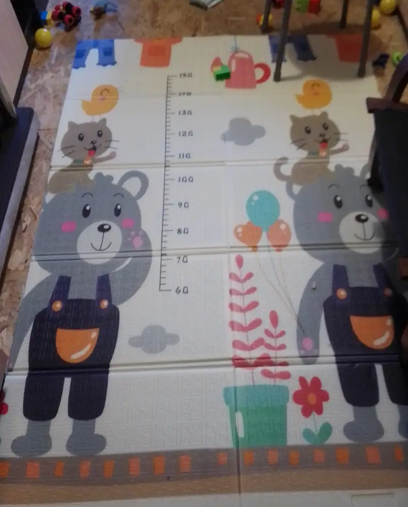 Коврик очень маленький , не стоит. Своих денег