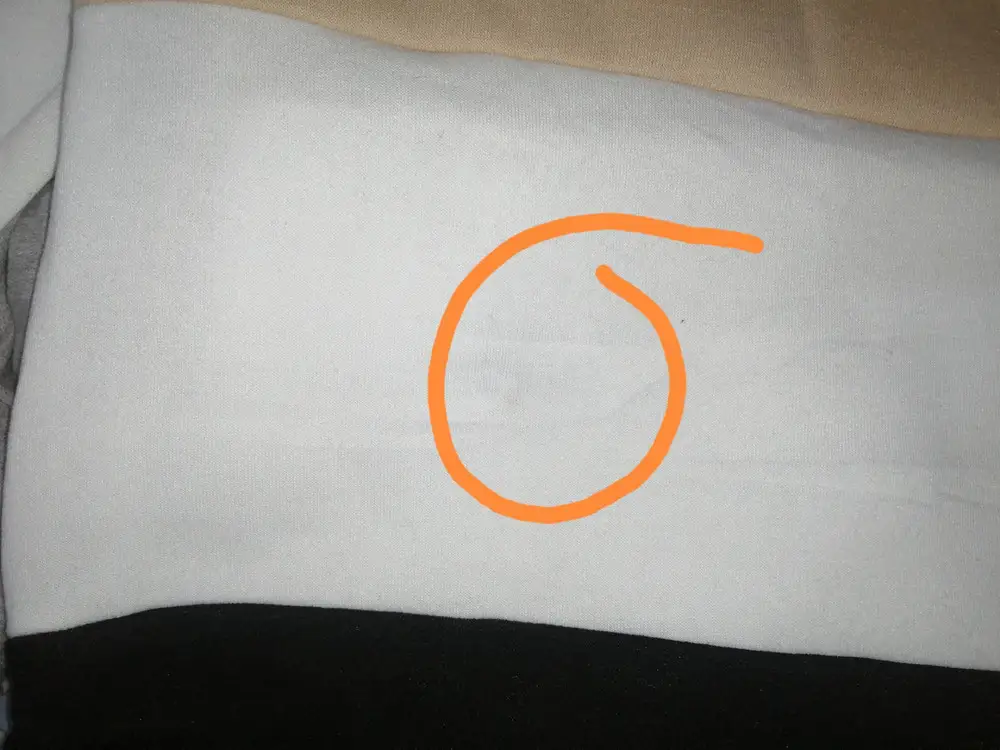 Брала свой 48 размер и оказался большеват, ещё и пятна маленькие жёлтые. Вообще не понимаю, как так можно к людям относиться, как можно было отправить такой товар. А так кофта мягкая приятная к телу