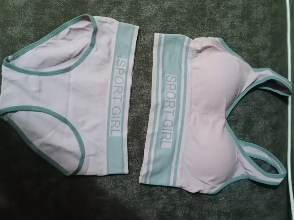 Тянется хорошо ,да и на мне сидит тоже не плохо ,но только для девушек 48 размера думаю будет туговат ,к вот 46 самое то