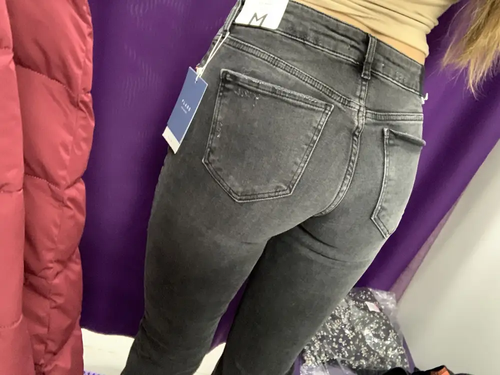Полный восторг!!! Наконец-то нашла джинсы под свой рост (185 см), даже немного длинноваты. Редкая находка для высоких девчонок☺️👍