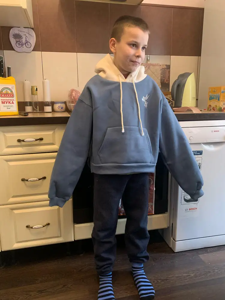 Брак , купила племянникам   на Новый год , одна хорошая а другая с браком . Один ребёнок счастлив ему худи очень понравилась , а второй племянник растопился