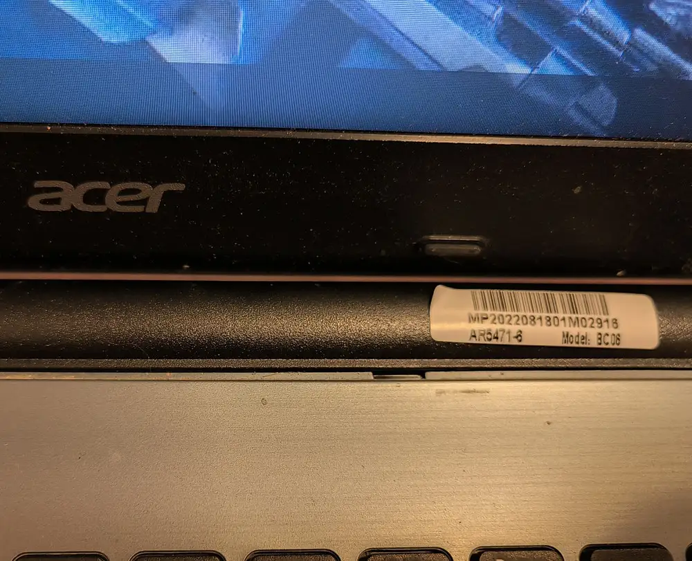 На ноутбук Acer E5-571G- 568M встал как родной!