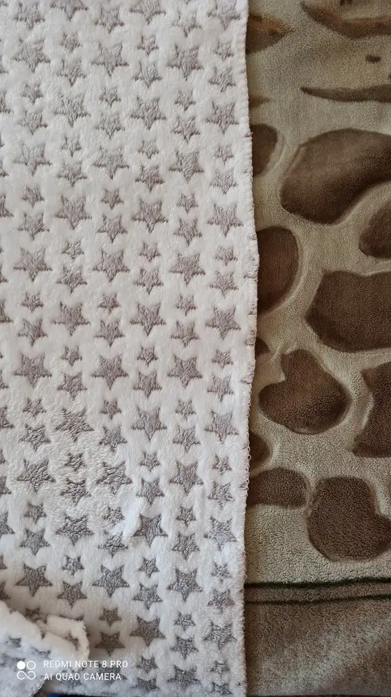 Брала себе и на подарок разных цветов.
Обрезан не ровно, края не много осыпаются..