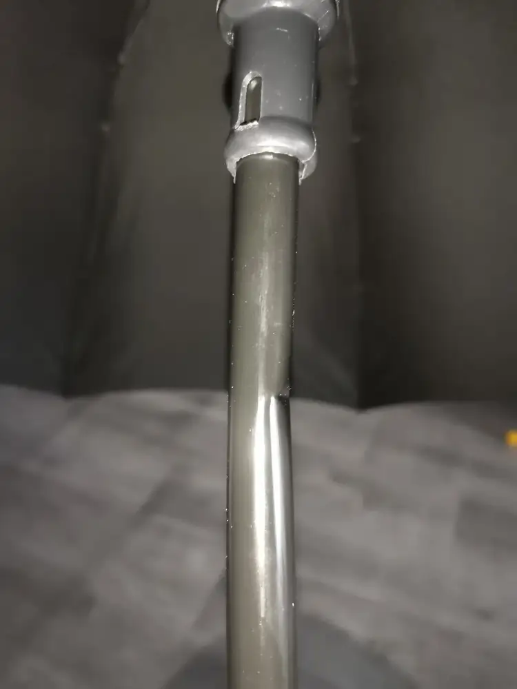 Пришёл погнутый и с вмятиной. Достаалял курьер в коробке, находилась не дома и проверить не было возможности. Не знаю примут ли его теперь в возврат или скажут что сама погнула. Если не учитывать эту проблему, зонт хороший, мужу понравилось. Попробуем этот вернуть и заказать ещё раз.