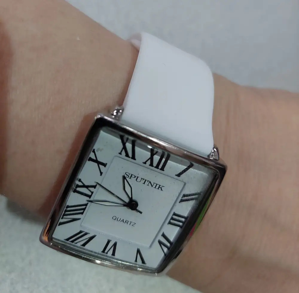 Ремешок пришёл быстро, того цвета, но не той модели. Забрала, но не то, что хотелось. Обычный гладкий, без перфорации