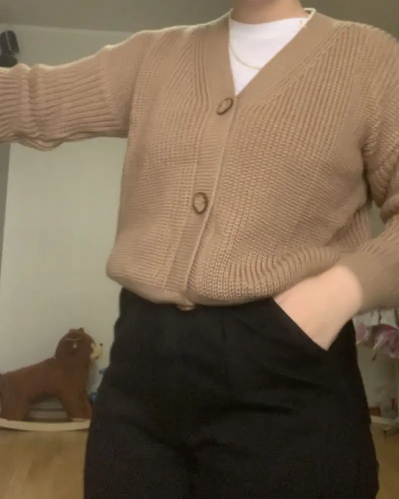 Качество шикарное, за 580 рублей кардиган просто шикарный, в обычном магазине такие стоят от 1000 и выше…