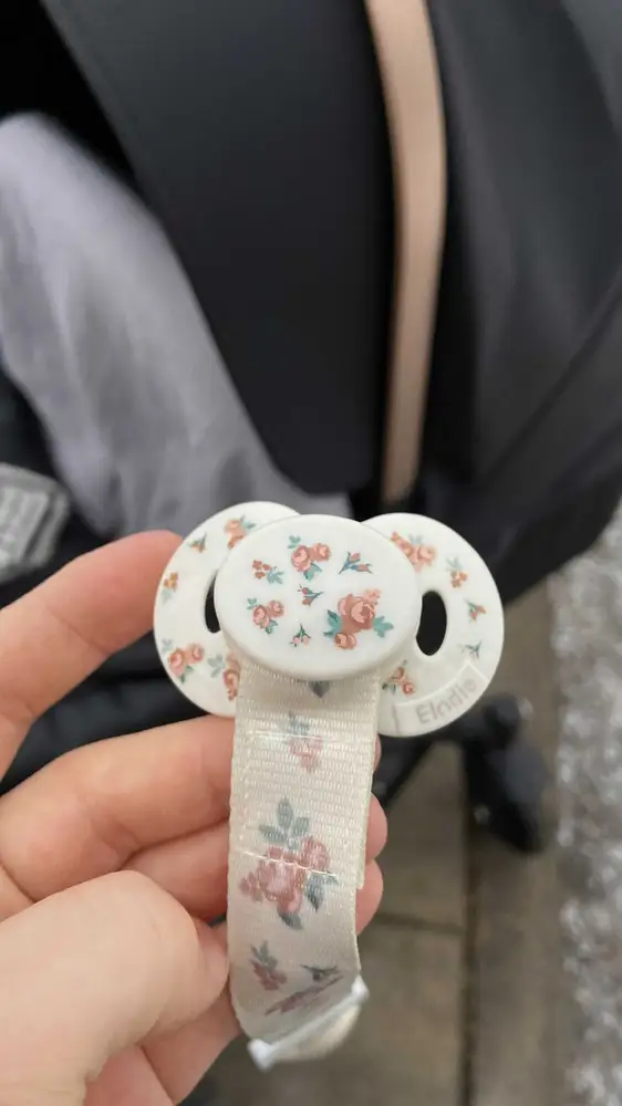 заказывайте вместе с ее держателем ,очень красиво