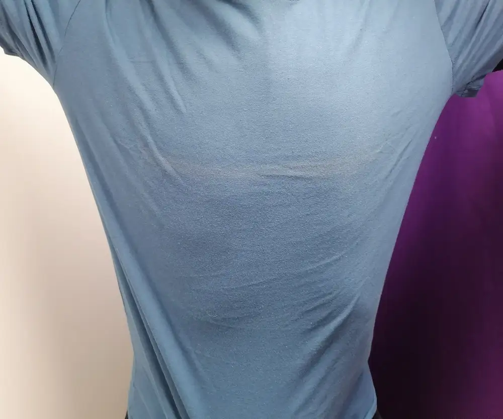 Качество отличное. По середине футболки выцвевшая полоса. Прошу не снимать оплату за возврат. Размеру соответствует.