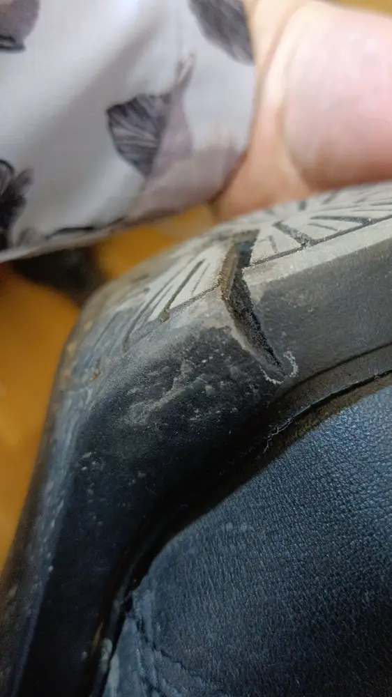 Купила в октябре! Каким образом решать эту проблему?!