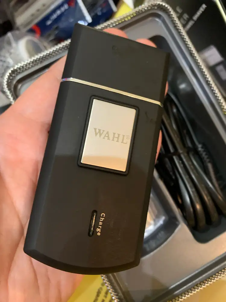 Шейвер просто огонь🔥Очень довольна покупкой! Работает хорошо👌 взяла для работы. Хорошо упакован, быстро доставлен. Просьба к продавцу отправить чек
