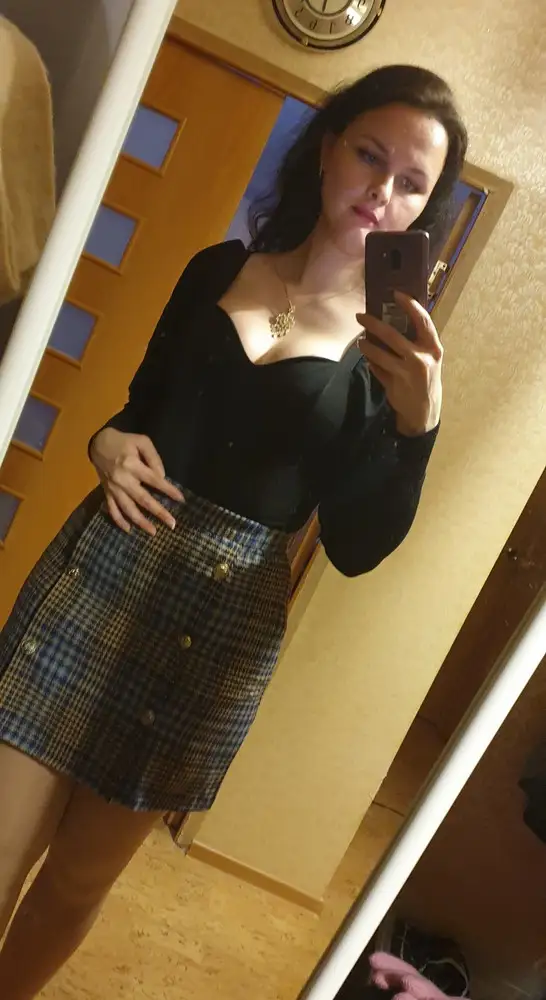 Бодик прекрасный и замечательный! Я очень довольна! Рукава не объемные, ткань приятная, по фигуре идеально. Спасибо большое! В размер. Рекомендую.