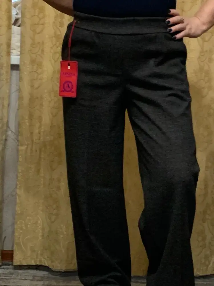 Как же мне понравились эти брюки. Искала прямые, не зауженные. Хорошо сели. На рост 154 длинноваты, но это не проблема, в ателье отнесу. Посадка удобная, все по фигуре садится и скрывает животик. а материал такой приятный, мягкий и тёплый. 👍🏻