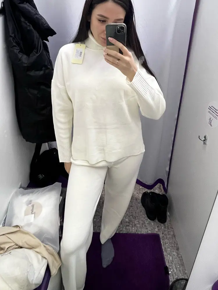 Качество вроде хорошее, проверим в носке !:) на первый взгляд этот костюм сразу пришёлся по душе , в отличии от заказанного от другого продавца . Немного просвечивает , что не удивительно для белого . На рост 178 хотелось бы длиннее чуток , но хотя бы то что есть , это уже неплохо для нынешней одежды 🥲 в общем - к покупке советую )