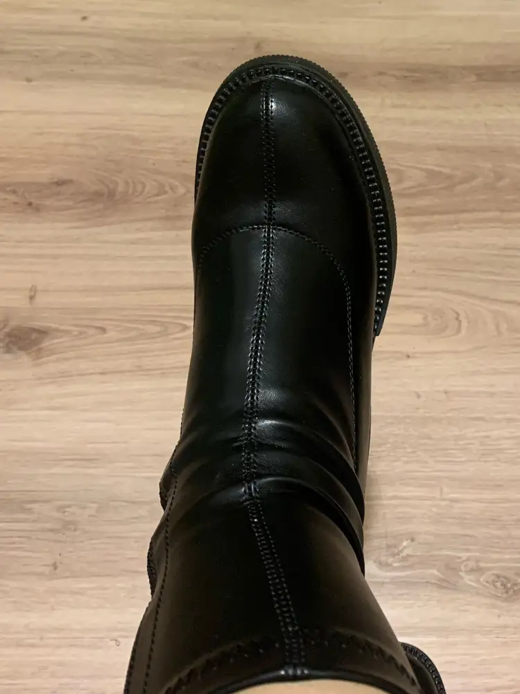Отличные ботинки! Сидят хорошо, удобные, не громоздкие. Размер 39 соответствует. Рекомендую.