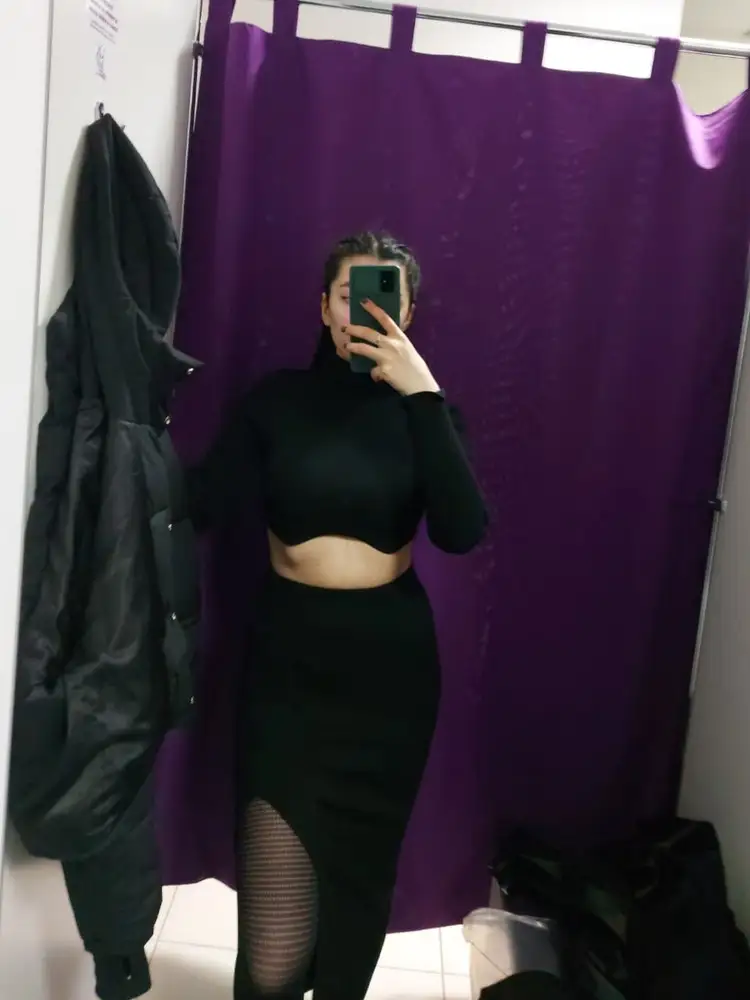 Костюм красивый, качество очень даже хорошее. Цена отличная для этого костюма. Ткань приятная и плотная.