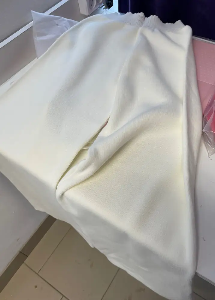 Качество хорошее, очень мягкая ткань, приятная к телу. Цвет красивый. Снизила оценку, т. к. пришел недокомплект (одни штаны), брала на подарок. Перезакажу, надеюсь в комплекте будет заявленный КОСТЮМ (кофта и штаны) без брака