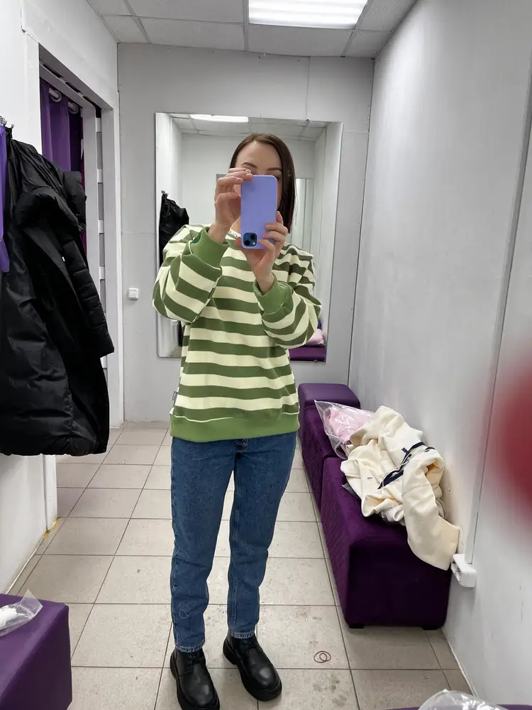 Красивая ,свободная ,тело дышит и удобно.Но к сожалению отказ в пользу другой кофточки из этого магазина,буду ждать другой цвет в наличии