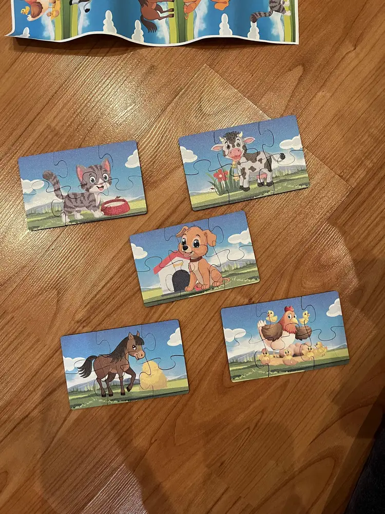 Добрый день. Пазлы понравились. Специально искала деревянные, так как картонные на один раз. Запах небольшой присутствует, но не критично. Все детали ровные, без заусенец. Рисунок яркий, четкий. Детям понравилось