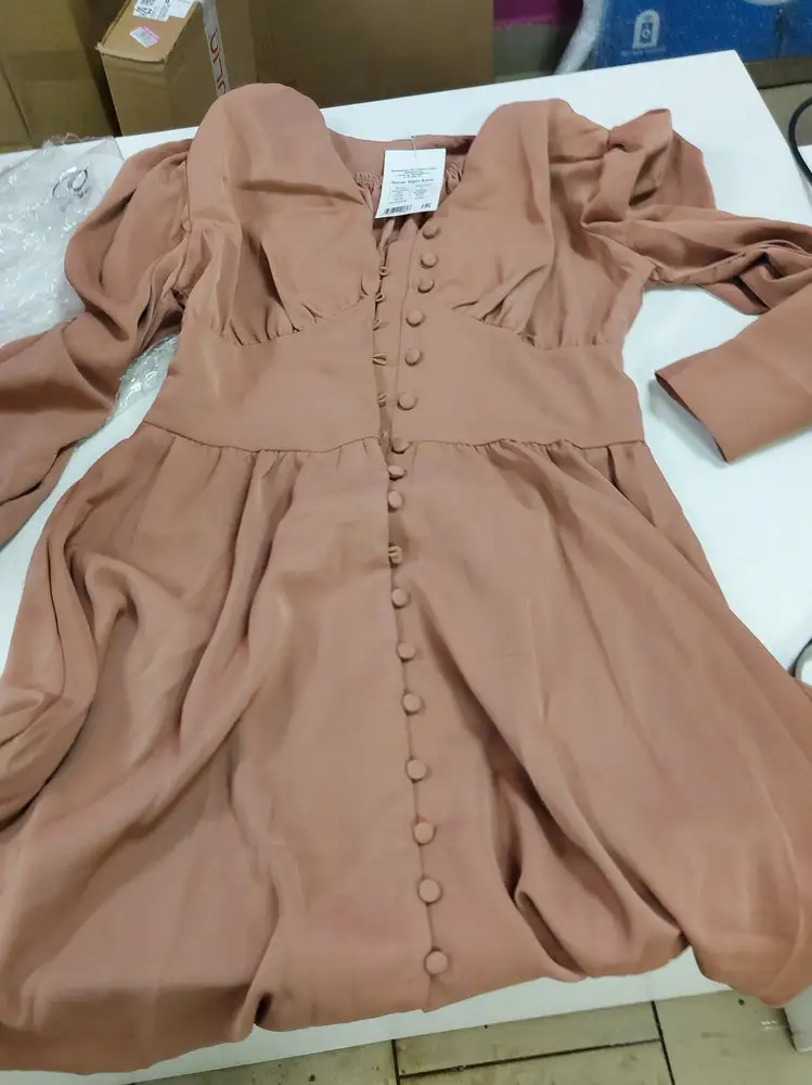 Прислали совершенно не то платье, ничего не совпало ни бред, ни фасон, ни размер. Вместо того что я заказывала, какая то тряпка