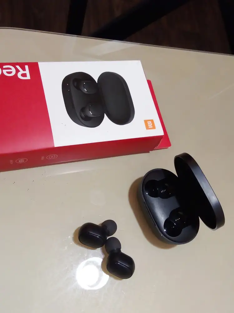 Наушники брак! Один наушник не работает. Брали ребенку, одно расстройство. Зачем продаете брак ?